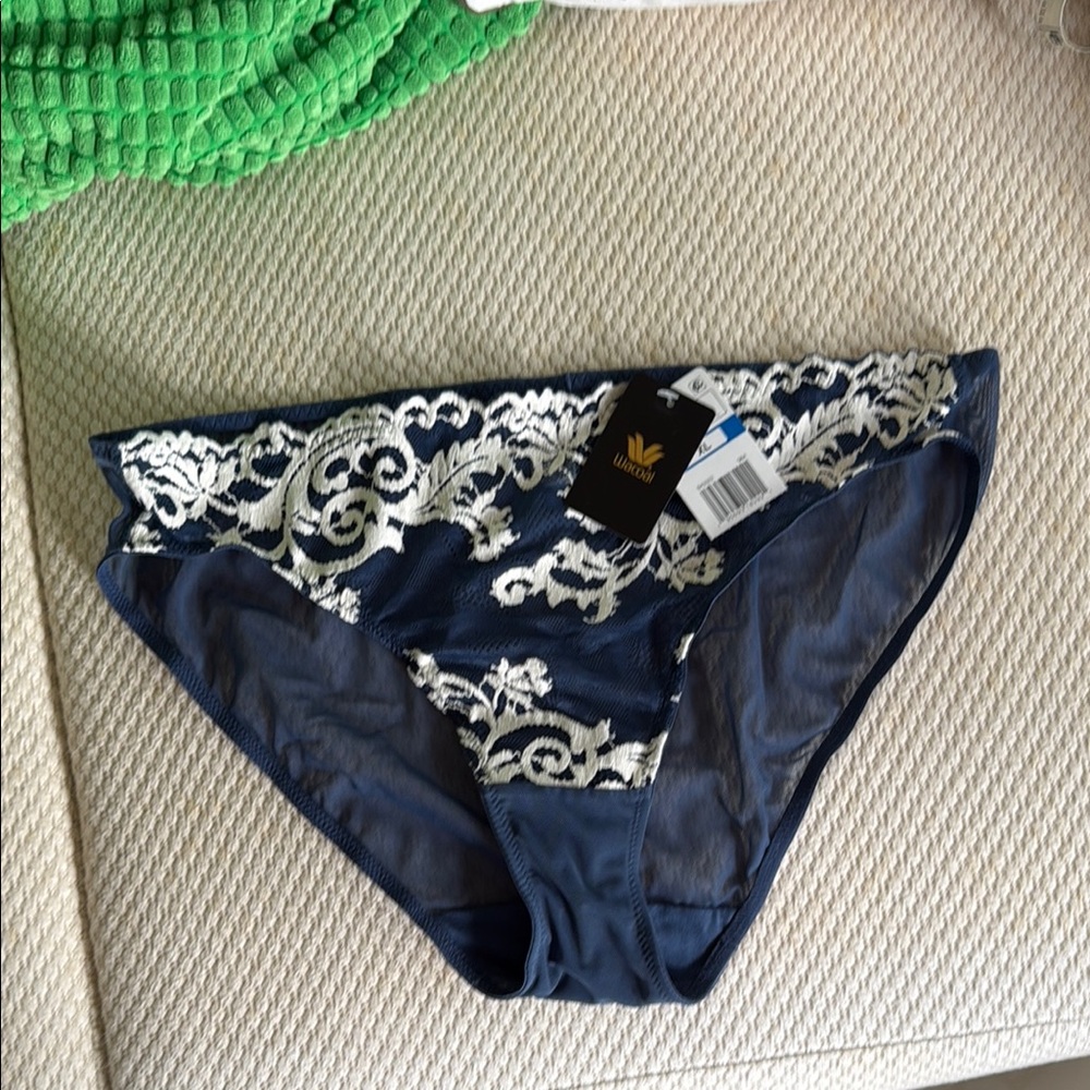 Wacoal Midnight Blue and Cream Lace Panties - Picture 3 of 5